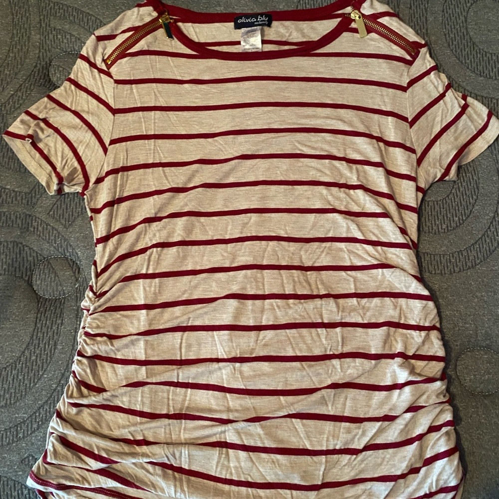 Short sleeve maternity top